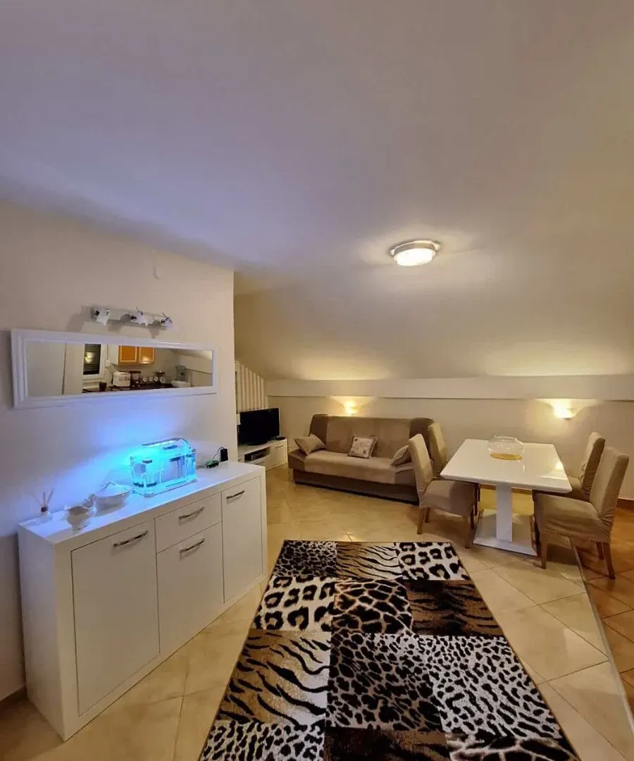 Izdavanje, dvosoban stan, 70m², Donja Gorica, Podgorica