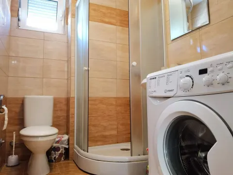 Rent, one bedroom apartment, 41m², Budva, Crna Gora - image 11