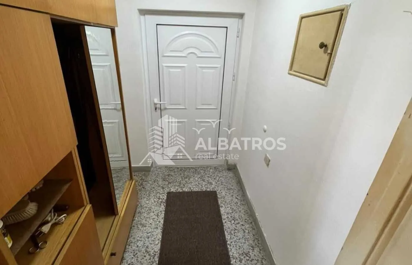 Izdavanje, dvosoban stan, 55m², Centar, Bar