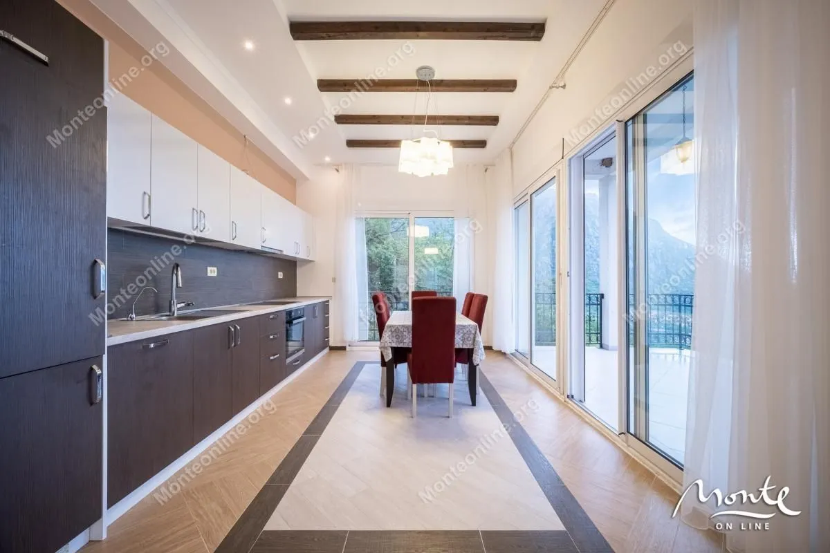 Sale, house, 103m², Risan, Kotor