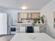 Izdavanje, dvosoban stan, 80m², Kavač, Kotor - image 11