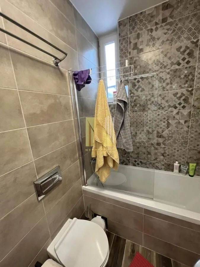 Prodaja, četvorosoban stan, 150m², Banatić, Novi Sad Sve Podlokacije