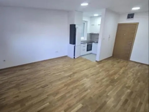 Izdavanje, poslovni prostor, 42m², Telep, Novi Sad Sve Podlokacije - image 4