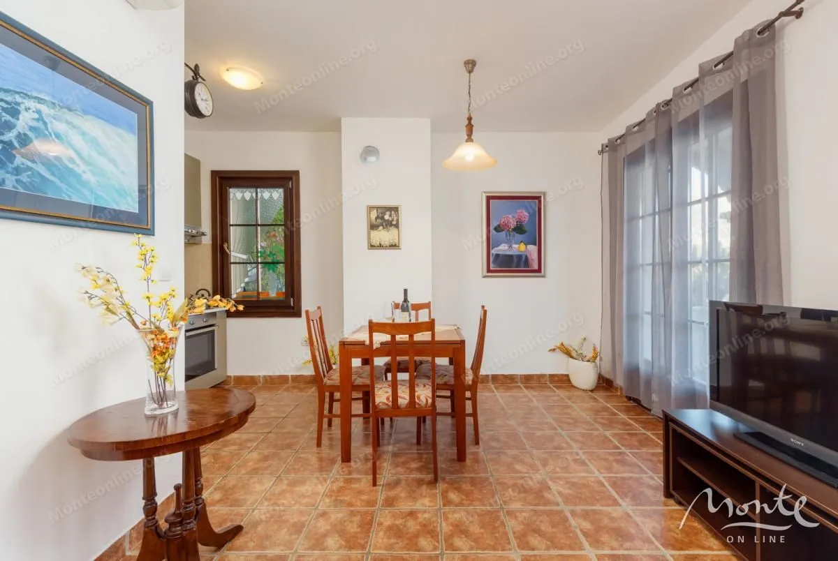 Prodaja, dvosoban stan, 84m², Kostanjica, Kotor