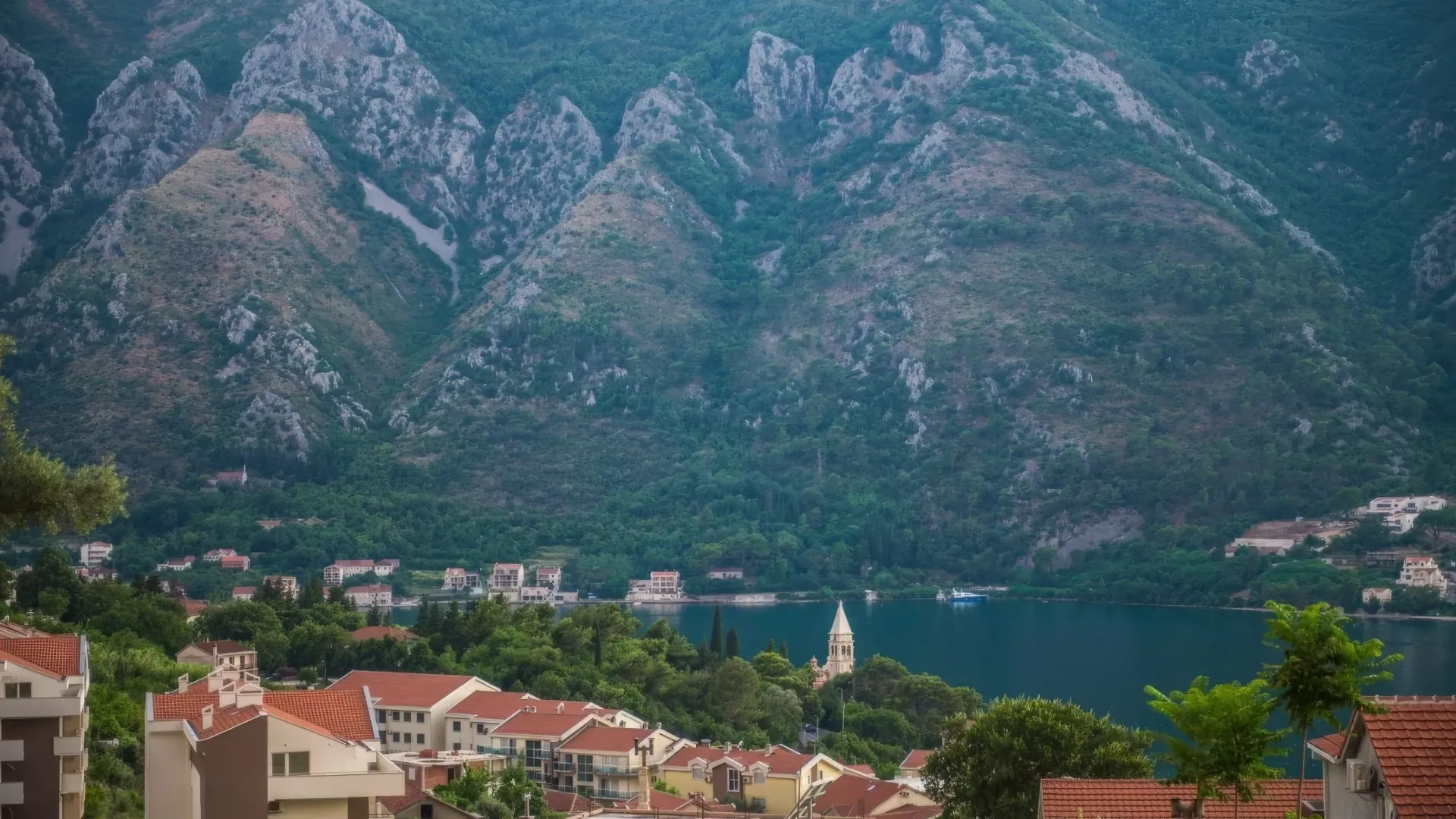 Rent, two bedroom apartment, 81m², Dobrota, Kotor