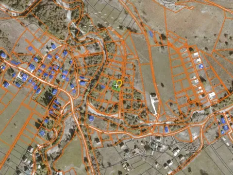 Zemljište in Veruša