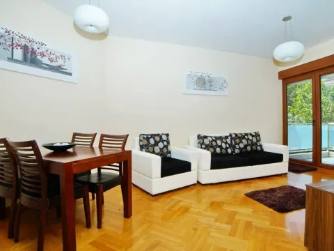 Izdavanje, jednosoban stan, 58m², Centar, Bar - image 4