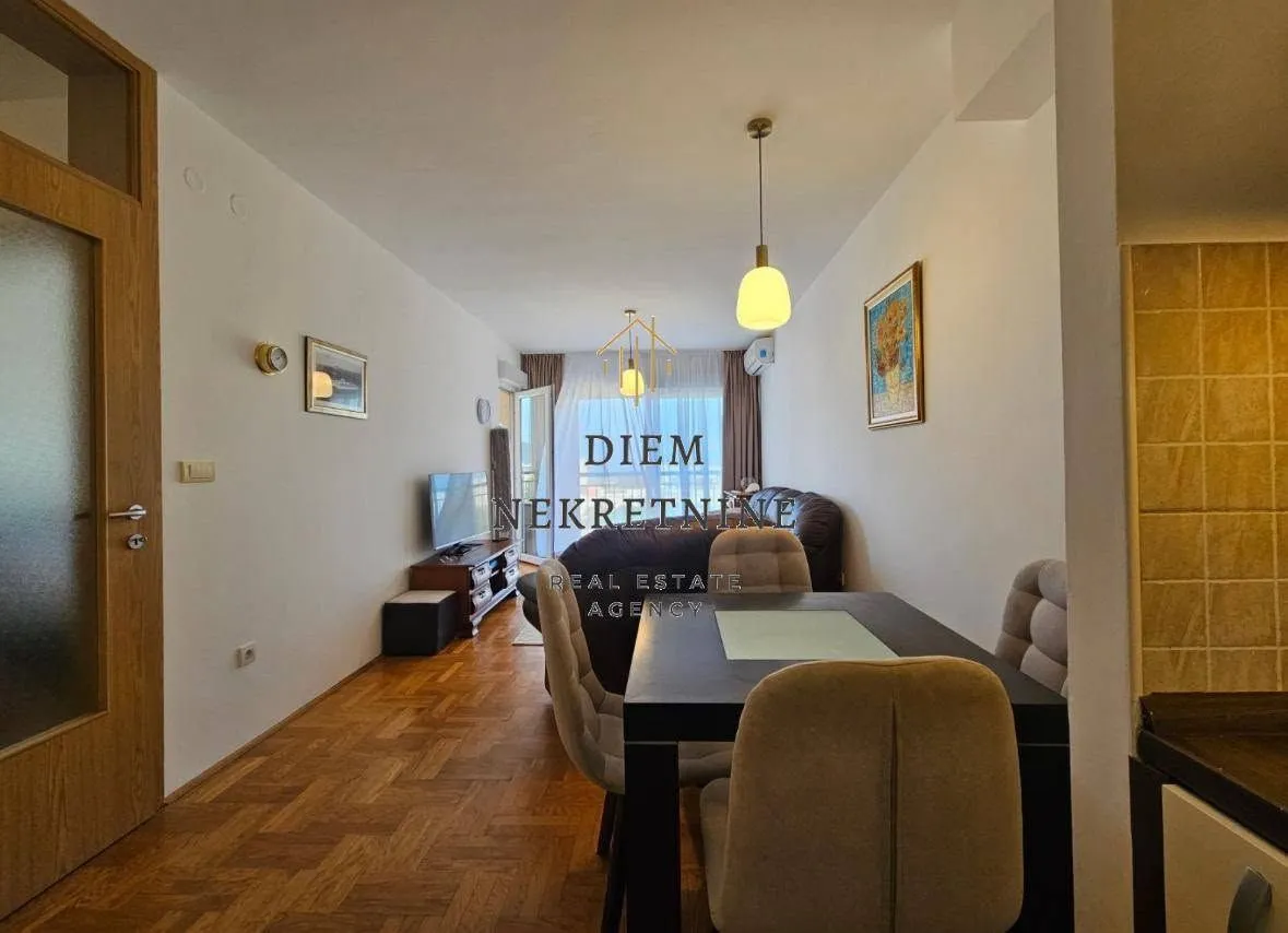 Izdavanje, jednosoban stan, 45m², Centar, Bar