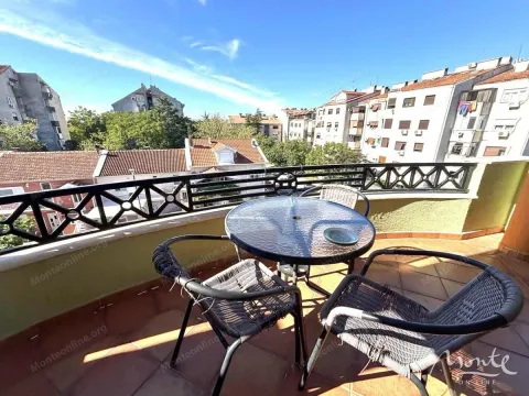 Prodaja, trosoban stan, 80m², Stari Aerodrom, Podgorica - image 1