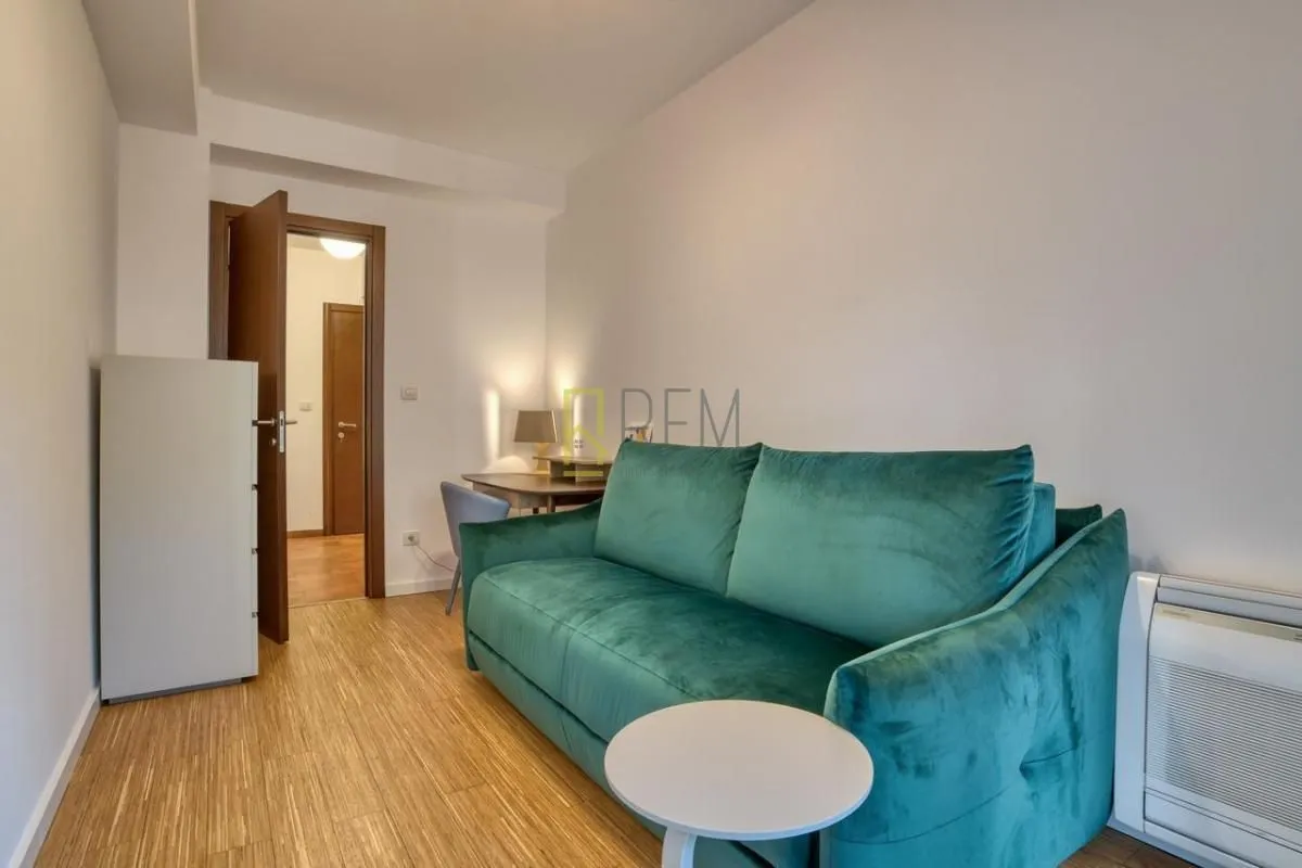 Prodaja, dvosoban stan, 90m², Gorica C, Podgorica