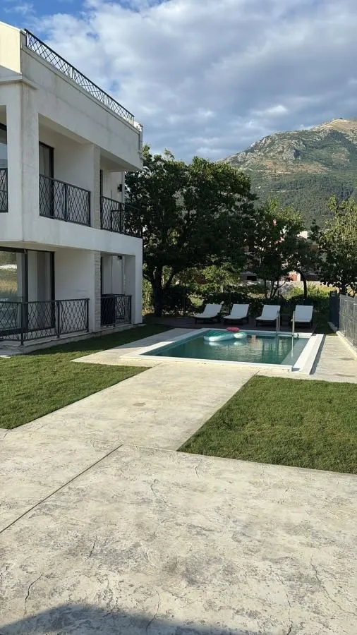 Prodaja, kuća, 100m², Lješevići, Kotor