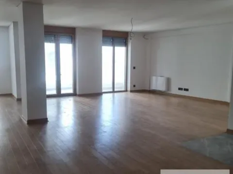Prodaja, četvorosoban stan, 261m², Čubura, Beograd - image 4