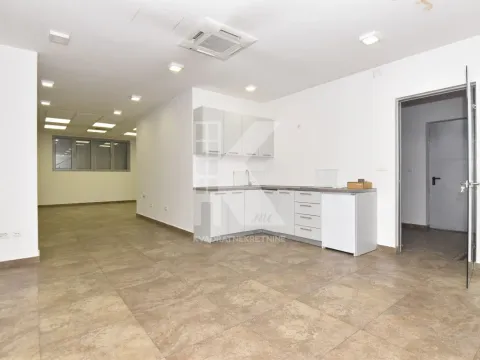 Izdavanje, poslovni prostor, 241m², Tološka šuma, Podgorica - image 4
