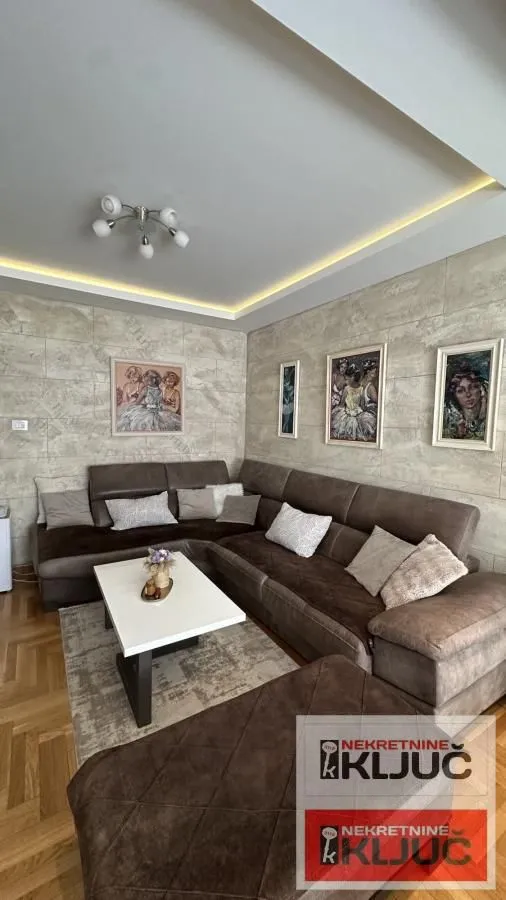 Prodaja, četvorosoban stan, 84m², Novo naselje, Novi Sad