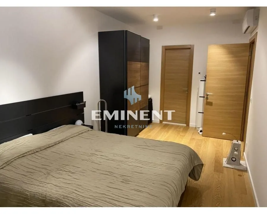 Izdavanje, trosoban stan, 88m², Savski Venac, Beograd