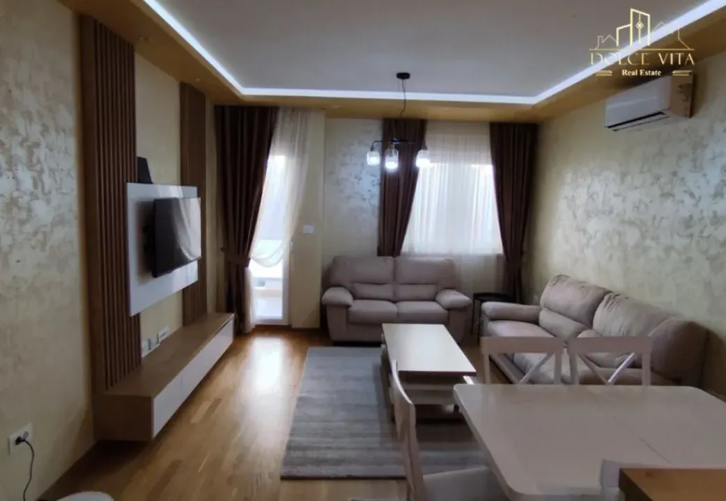Izdavanje, dvosoban stan, 64m², City Kej, Podgorica