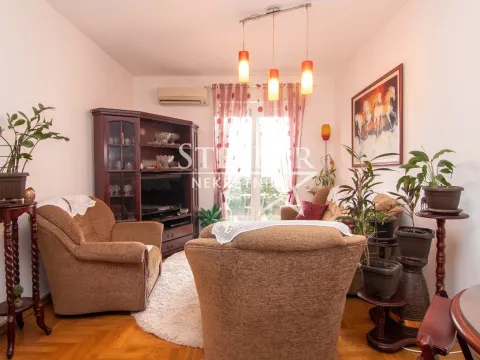 Izdavanje, dvosoban stan, 55m², Stari Aerodrom, Podgorica - image 2