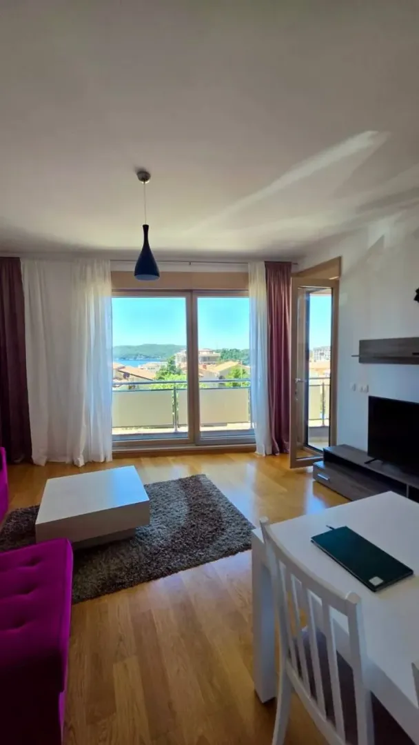 Rent, two bedroom apartment, 70m², Bečići, Budva