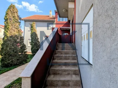 Rent, office space, 50m², Stari Aerodrom, Podgorica - image 1