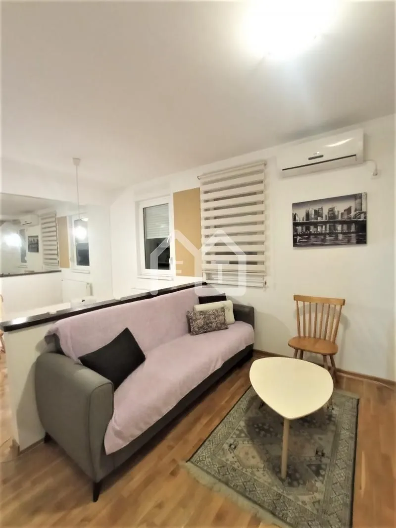Izdavanje, dvosoban stan, 45m², Zemun Gornji Grad, Zemun Sve Podlokacije