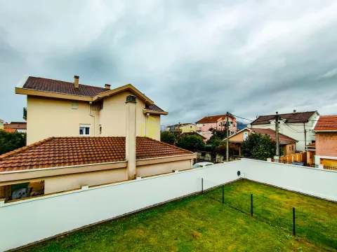 Prodaja, kuća, 340m², Tološi, Podgorica - image 21