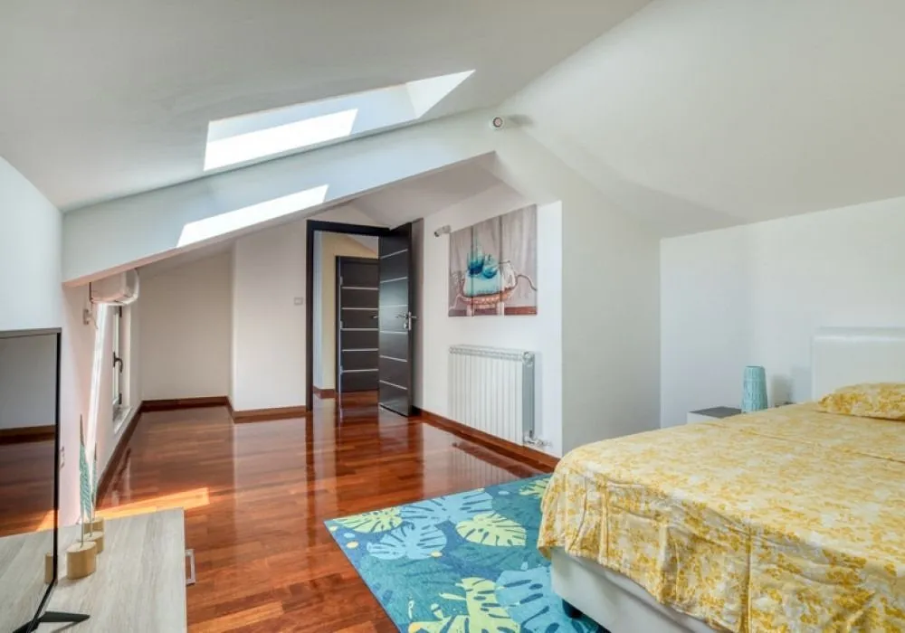 Prodaja, četvorosoban stan, 190m², Rozino, Budva