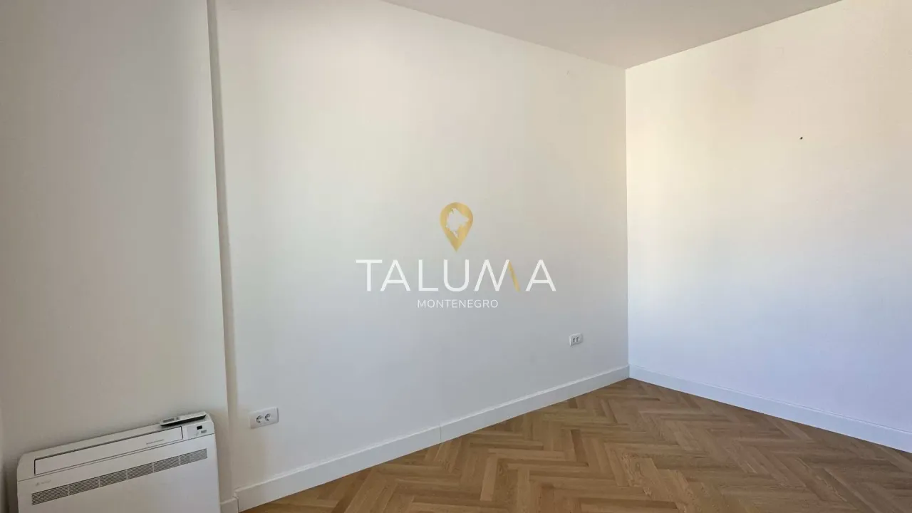 Izdavanje, dvosoban stan, 70m², Centar, Podgorica