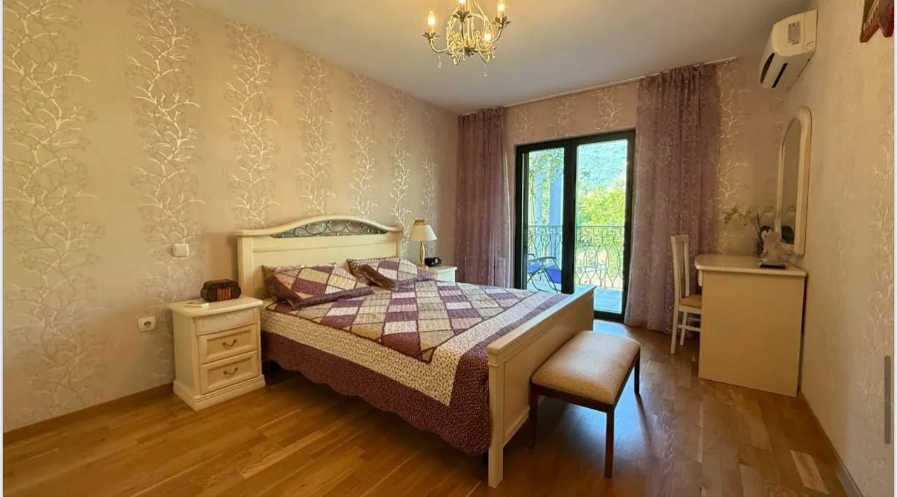 Prodaja, kuća, 174m², Lastva Grbaljska, Kotor