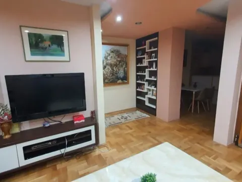 Rent, one bedroom apartment, 65m², Blok 6, Podgorica - image 2