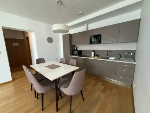 Izdavanje, dvosoban stan, 73m², Centar, Budva - image 7