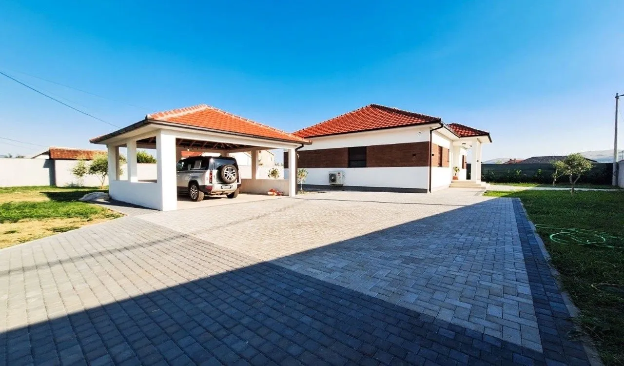 Prodaja, kuća, 200m², Donji Kokoti, Podgorica