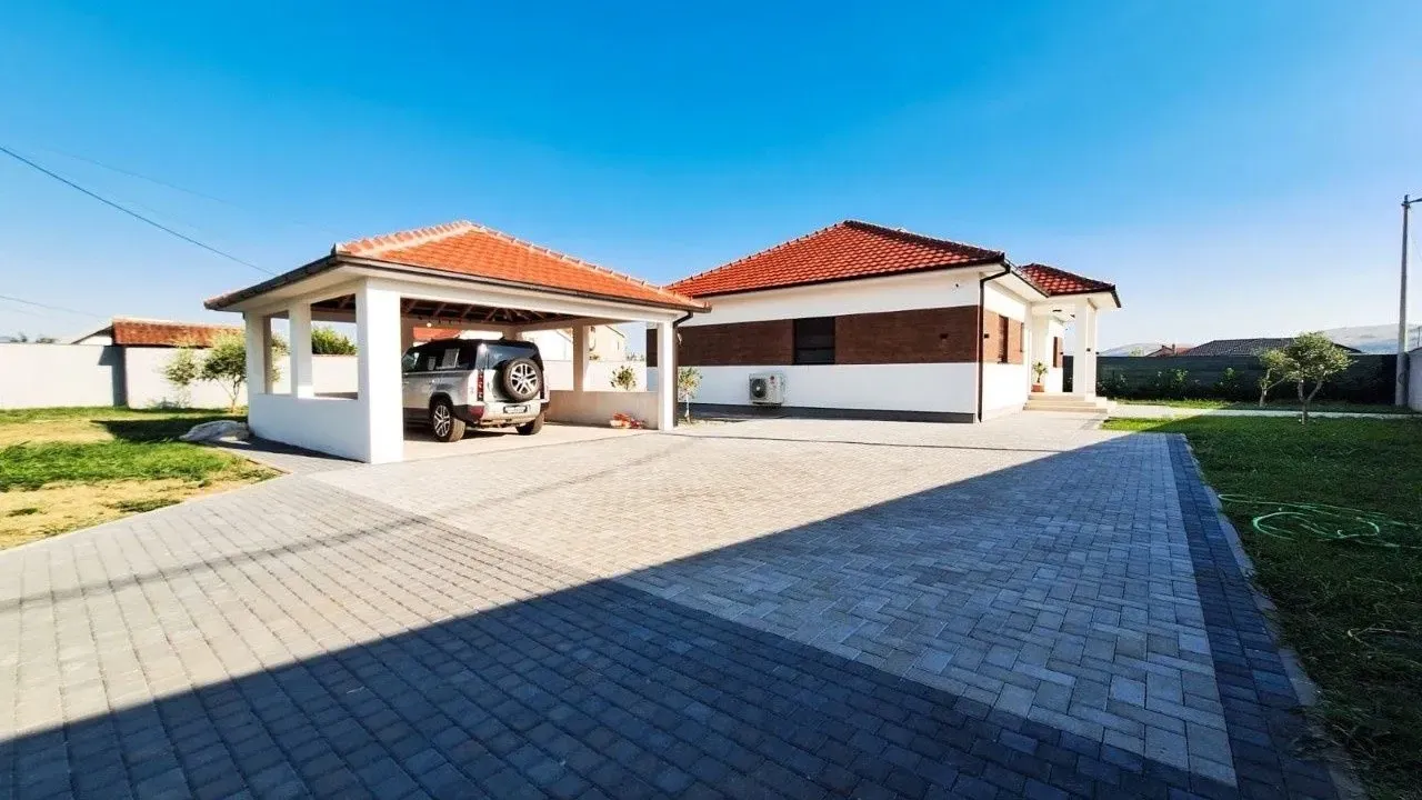 Sale, house, 200m², Donji Kokoti, Podgorica