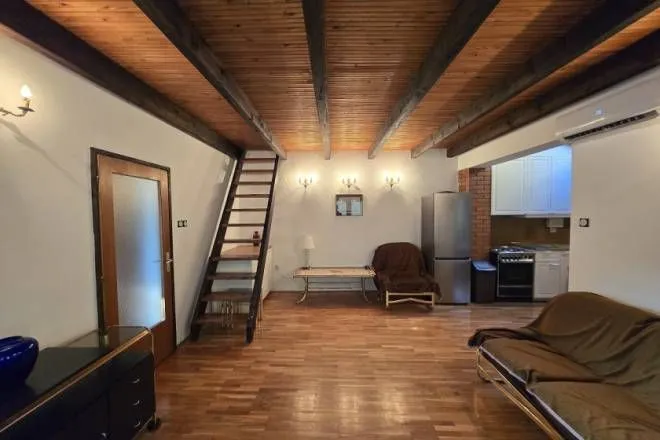 Izdavanje, četvorosoban stan, 102m², Olimp, Zvezdara Sve Podlokacije