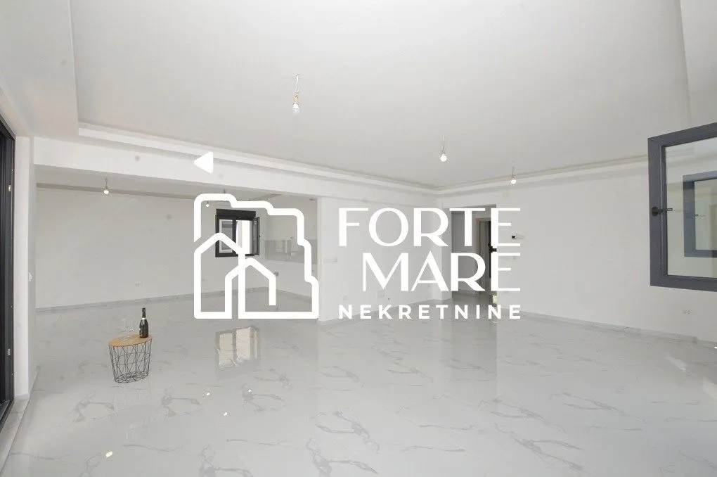 Prodaja, dvosoban stan, 124m², Đenovići, Herceg Novi