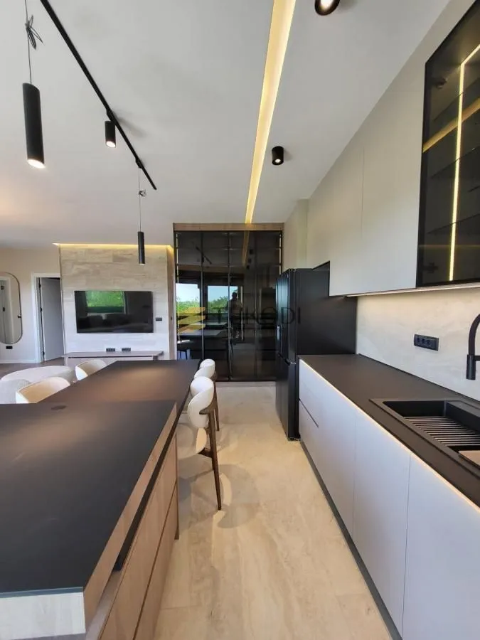 Izdavanje, trosoban stan, 82m², Olimp, Zvezdara Sve Podlokacije