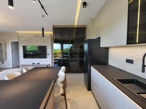 Izdavanje, trosoban stan, 82m², Olimp, Zvezdara Sve Podlokacije - image 16