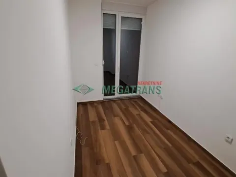 Izdavanje, četvorosoban stan, 100m², Centar, Novi Sad - image 17