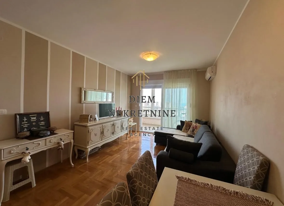 Sale, two bedroom apartment, 69m², Centar, Bar