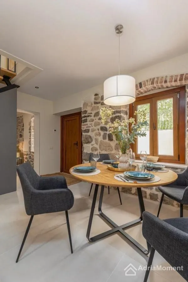 Sale, house, 110m², Škaljari, Kotor