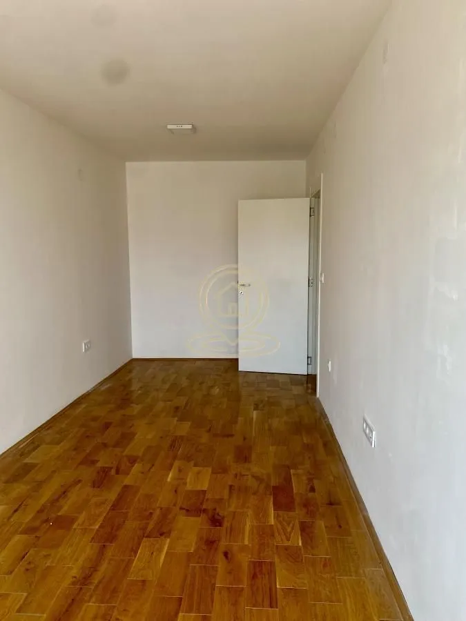 Prodaja, trosoban stan, 76m², Crveni Pevac, Niš