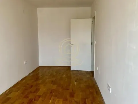 Prodaja, trosoban stan, 76m², Crveni Pevac, Niš - image 2