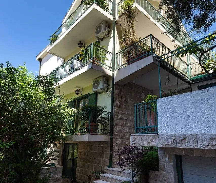 Prodaja, kuća, 287m², Podkošljun, Budva
