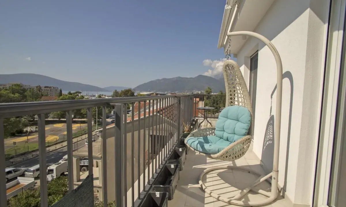 Prodaja, dvosoban stan, 64m², Tivat, Crna Gora