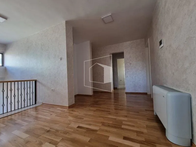 Sale, house, 400m², Tološi, Podgorica