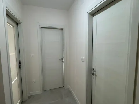 Izdavanje, jednosoban stan, 49m², Central Point, Podgorica - image 2