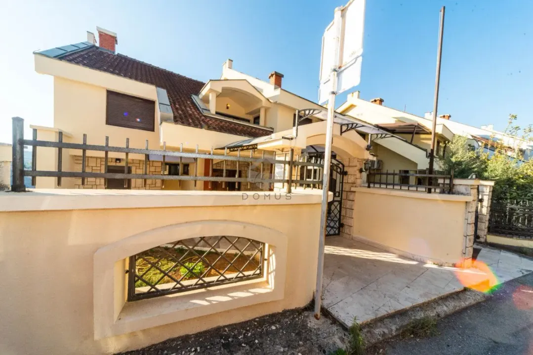 Rent, house, 380m², Gorica C, Podgorica