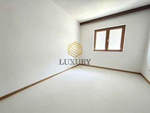 Prodaja, trosoban stan, 120m², Tološka šuma, Podgorica - image 6
