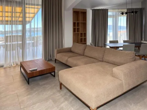 Rent, two bedroom apartment, 185m², Tivat, Crna Gora - image 6