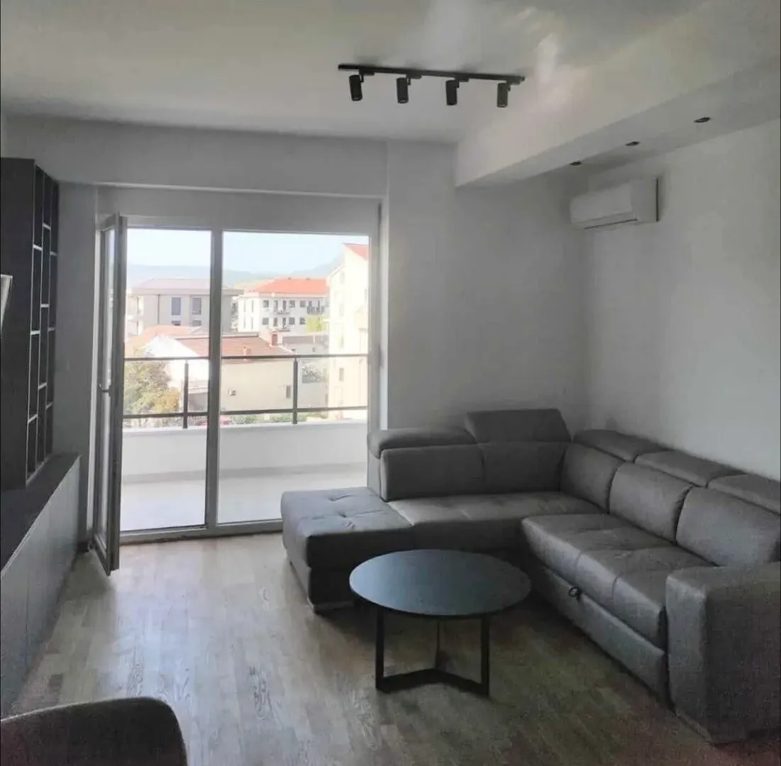 Izdavanje, dvosoban stan, 70m², Zabjelo, Podgorica