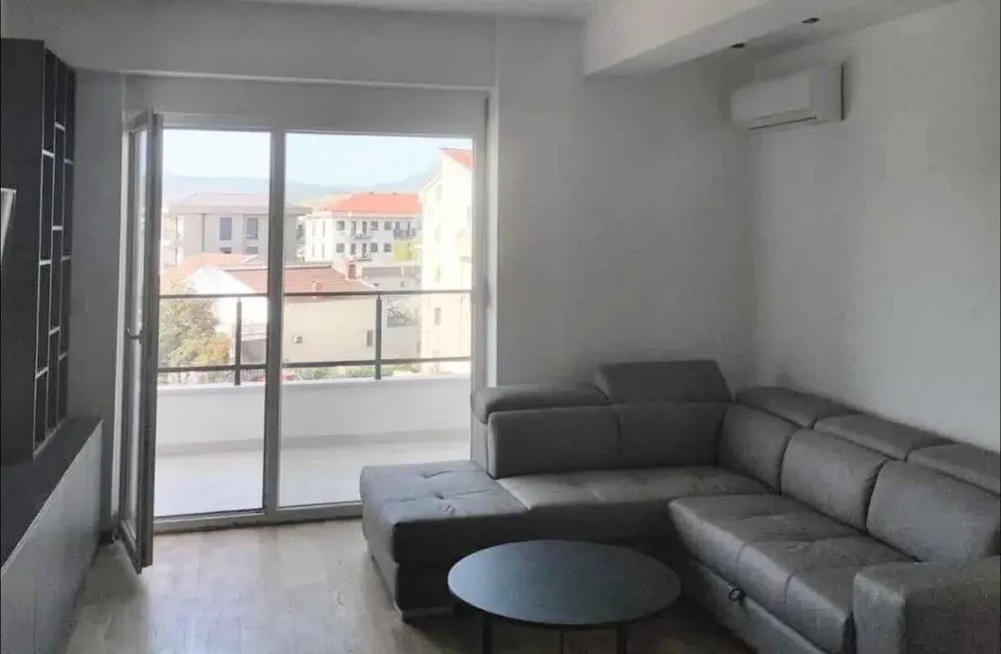 Izdavanje, dvosoban stan, 70m², Zabjelo, Podgorica